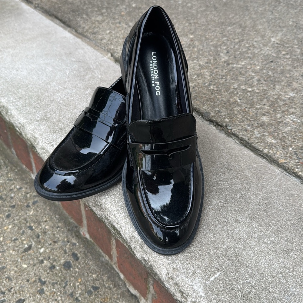 NWOT Women’s 8M London Fog Shiny Black Leather Women's Loafers